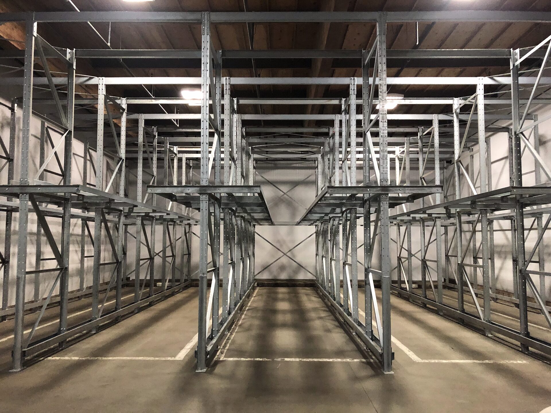 Symmetric rack support structure over a clear aisle