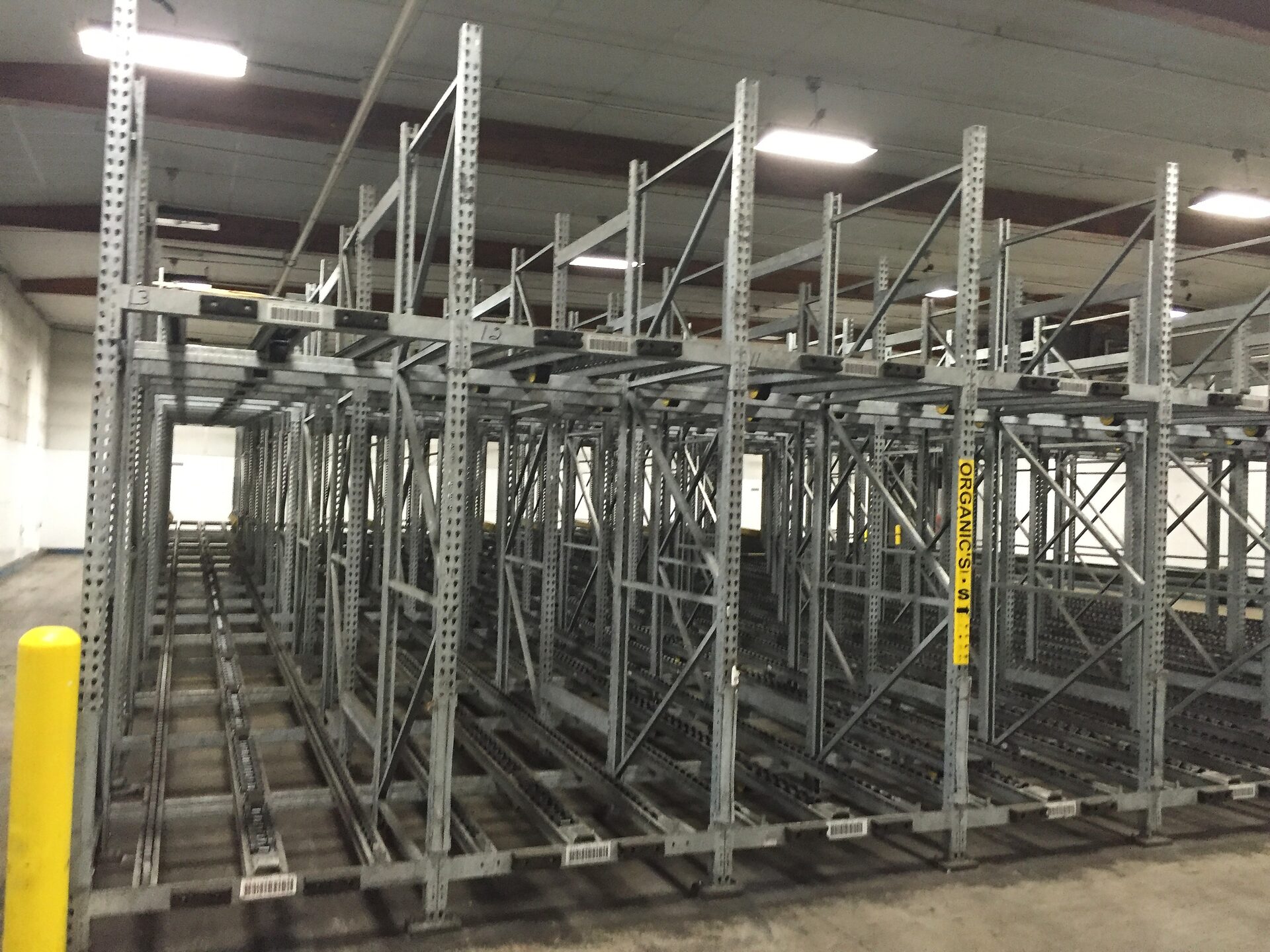 Organic produce staged in gravity flow rack lanes