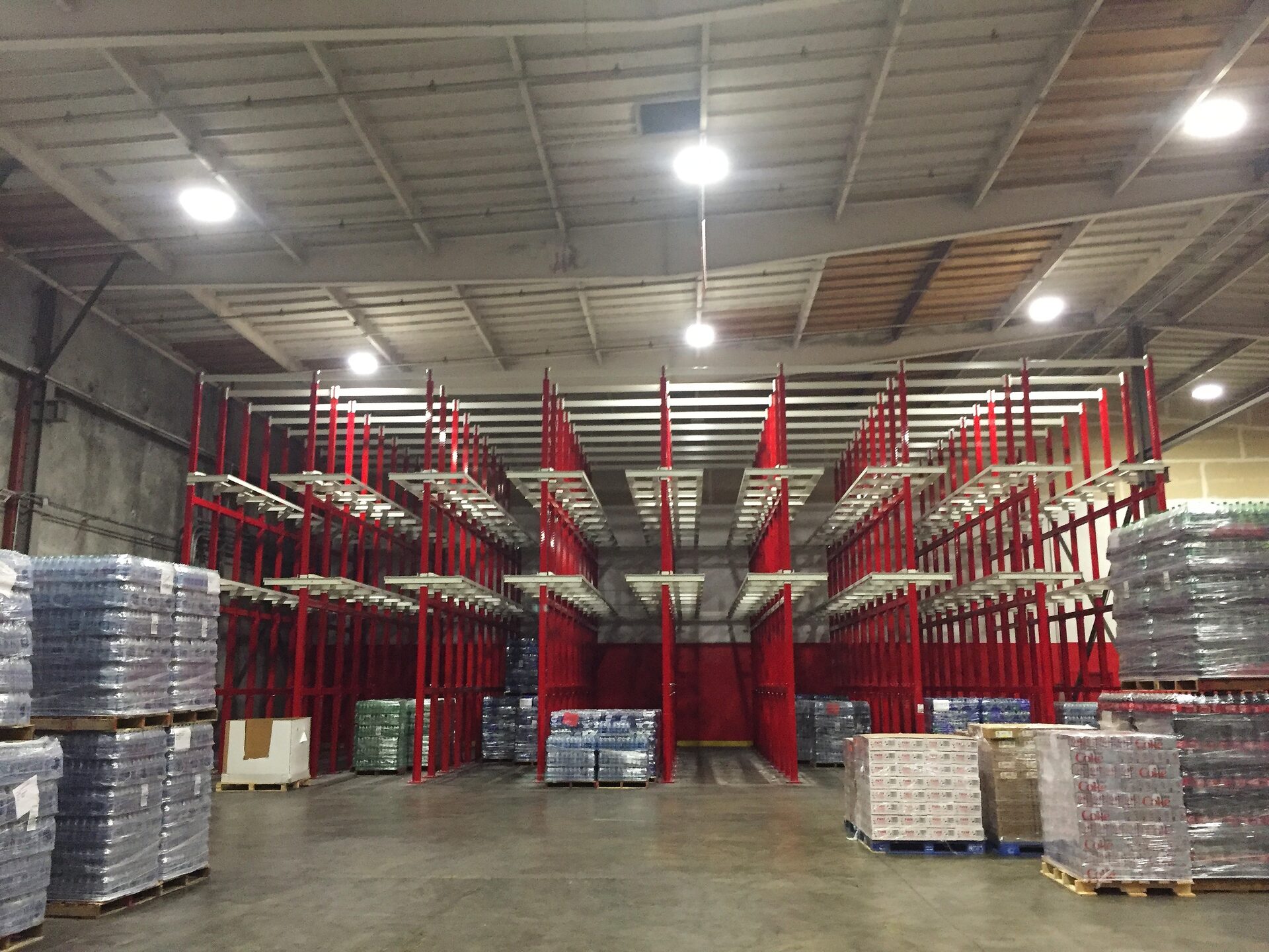 Dual pallet drive-in rack supporting beverage pallets