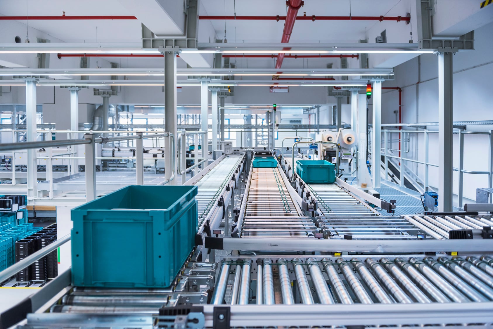 Automated conveyor and tote system