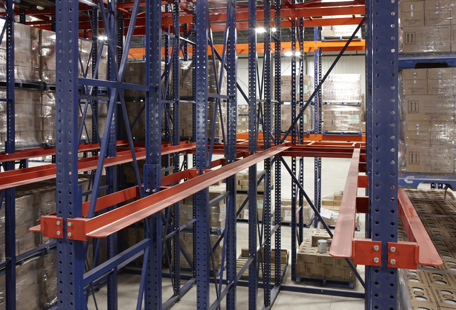 Drive-in and drive-through pallet rack